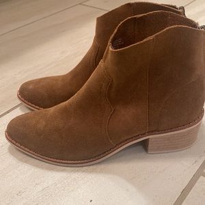 Like new Crevo suede leather bootie!